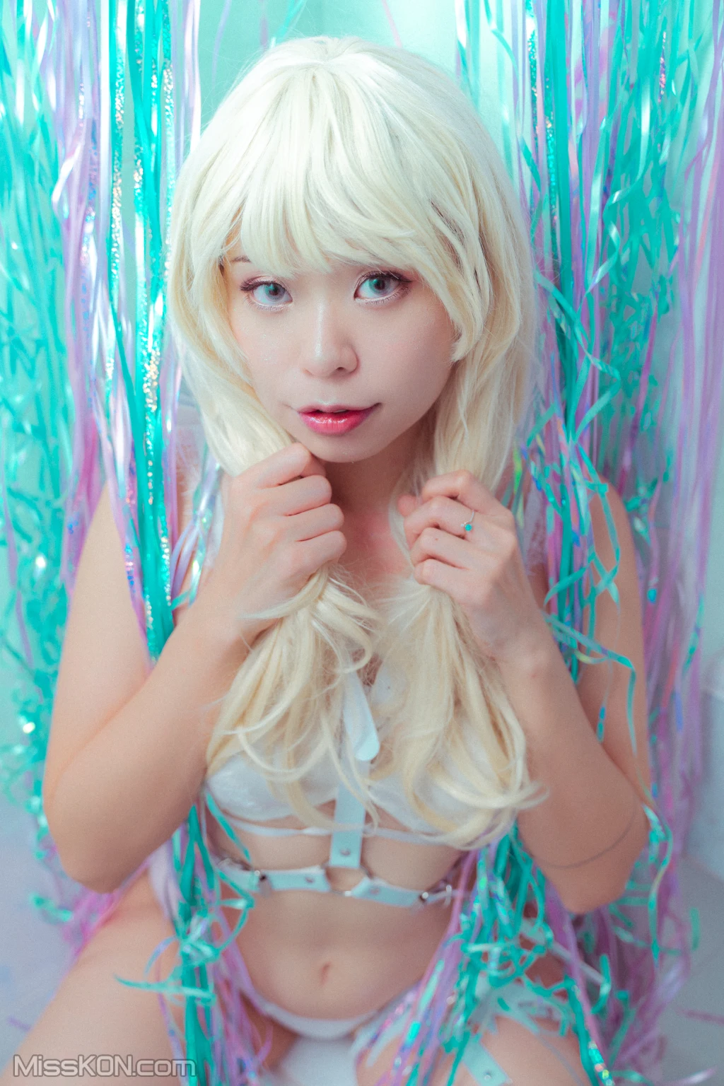 Kuromelo (黒メル): Bounded Wings Series 1 – Tricia White Feather (83 photos)
